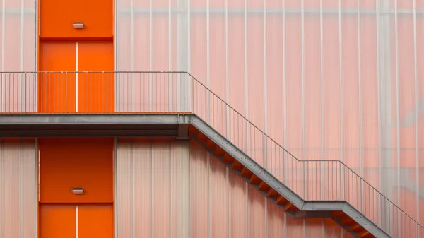 Orange požární Únikové schodiště — Stock fotografie