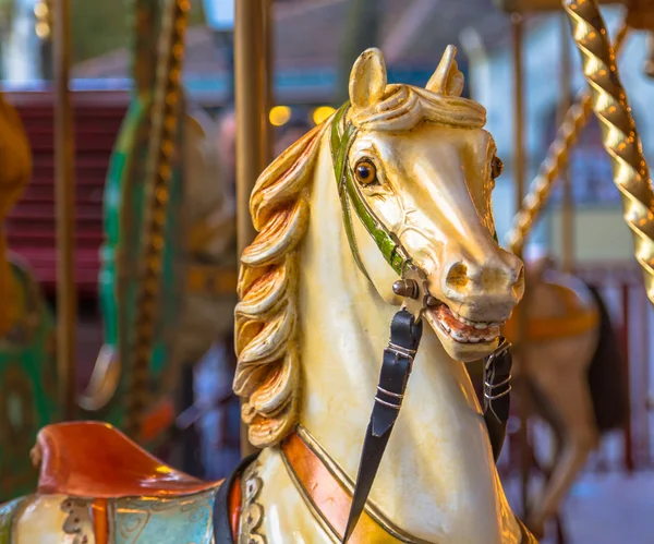 Paard in een merry go round — Stockfoto