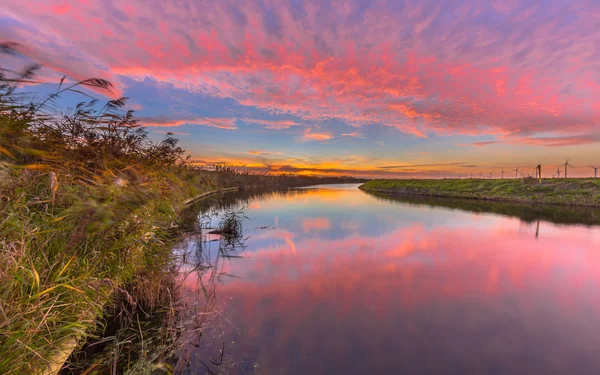 Pink and orange river sunset — Stock Photo, Image