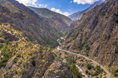 Fransa 'nın Korsika adasındaki Haute Corse' daki Asco Nehri geçidine ait hava manzarası