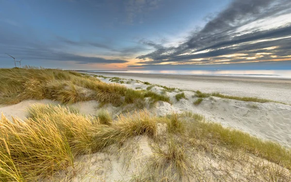 北海岸の砂丘の風景ビューは オランダのノードオランダ州Wike Aan Zeeの近くの日没時に ヨーロッパの自然景観 — ストック写真