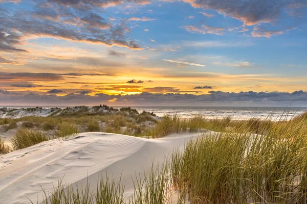 Hollanda Nın Ameland Adasından Kuzey Denizi Üzerindeki Kum Tepesinden Gün — Stok fotoğraf