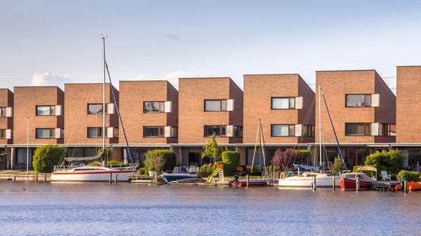 Casas Residenciales Modernas Frente Agua Leeuwarden Zuiderburen Países Bajos —  Fotos de Stock