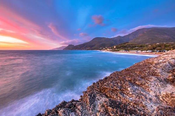 Pôr Sol Sobre Mar Mediterrâneo Costa Rochosa Cap Corse Perto — Fotografia de Stock