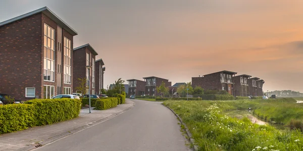 Stor fristående hus — Stockfoto