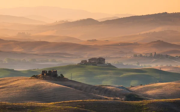 Tuscany gruntów rolnych z wille i wiosek — Zdjęcie stockowe