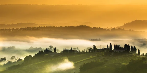 Nuvens nas Colinas da Toscana — Fotografia de Stock