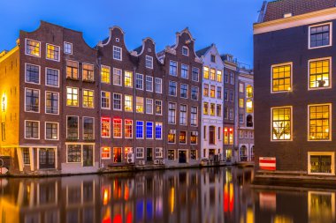 Alacakaranlık Amsterdam kanal evleri