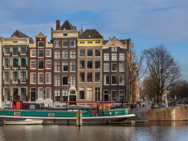 Amstel Amsterdam kanal evleri — Stok fotoğraf