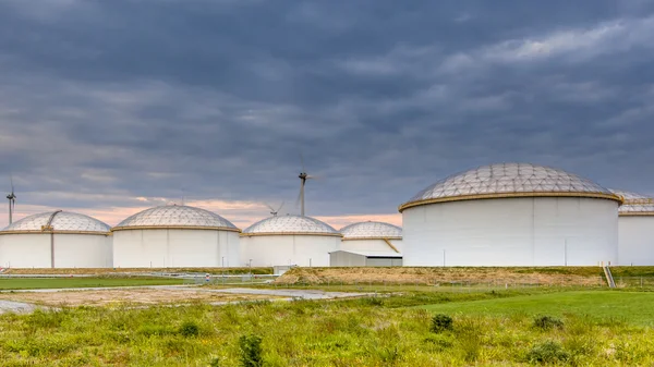 Zbiornik oleju duży terminal — Zdjęcie stockowe