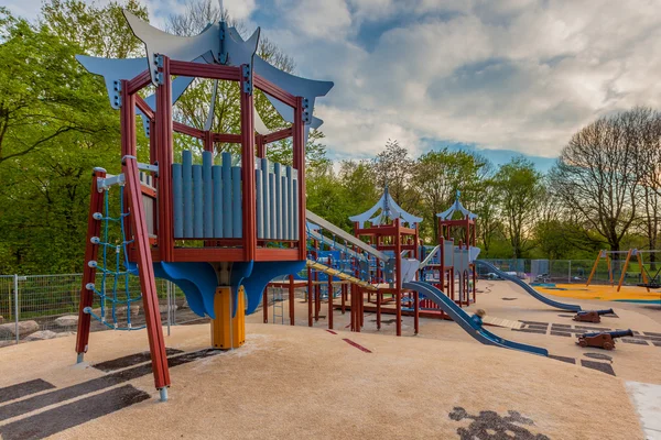 Moderner Spielplatz — Stockfoto