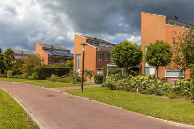 Ayrı evler ile sokak