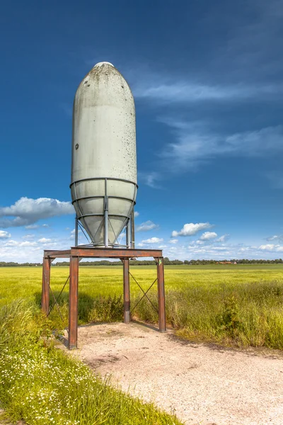 Silo en el campo agrícola — Foto de Stock