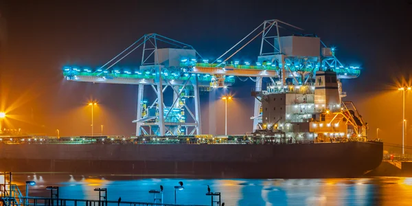 Ship in a harbor at night — Stock Photo, Image