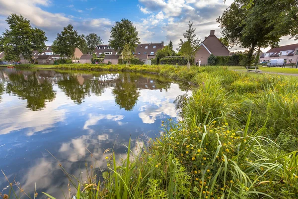 Eco przyjazny nad jeziorem — Zdjęcie stockowe