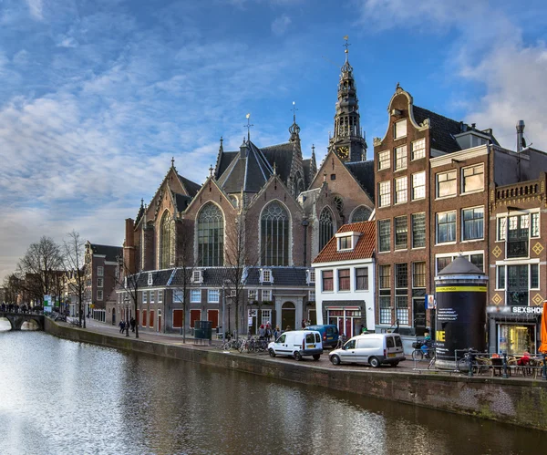 Oude kerk Amsterdam – stockfoto