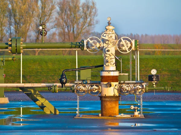 Natural gas production wellhead — Stock Photo, Image