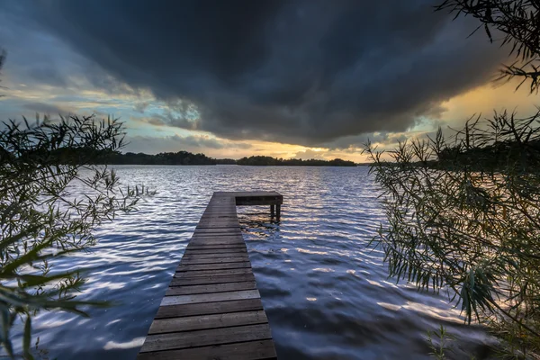 Eenzame lege steiger — Stockfoto