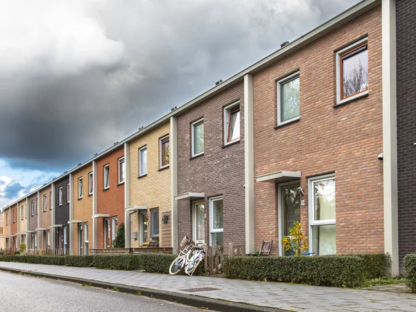 Casas de terraço em várias cores — Fotografia de Stock