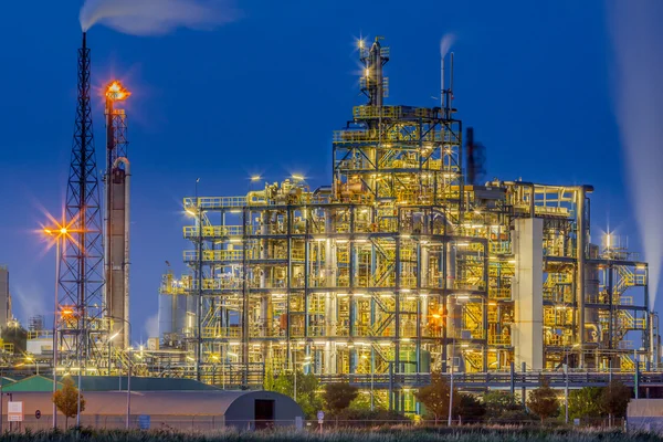 Industriële chemische fabriek kader overzicht — Stockfoto