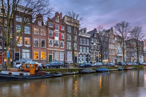 Brouwersgracht アムステルダムの運河沿いを家します。 — ストック写真