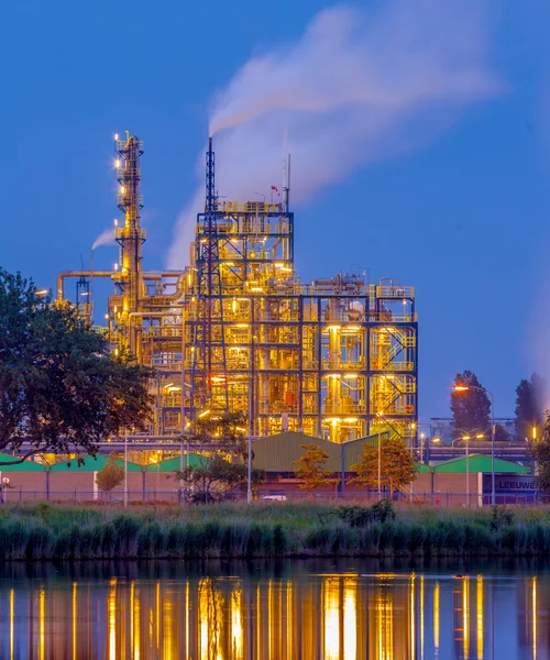 Chemical industry in the evening — Stock Photo, Image