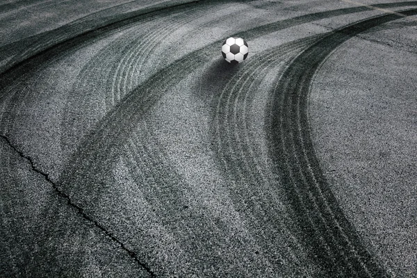 Futbol topu ile parça soyut asfalt lastikleri