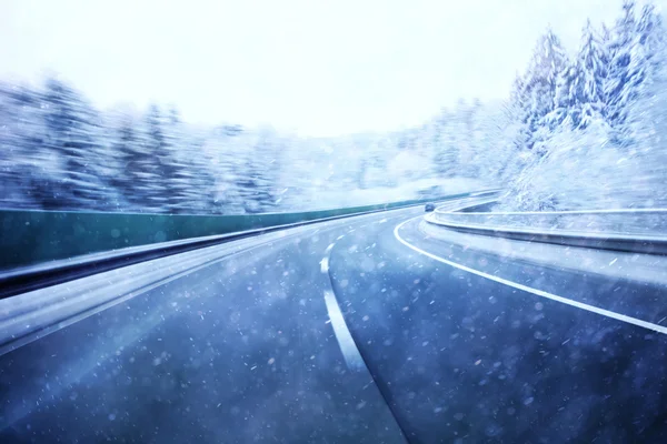 驾驶的危险公路冬季雪 图库图片