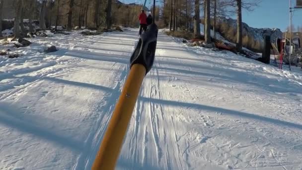 Skier on ski lift drive slow motion — Stock Video