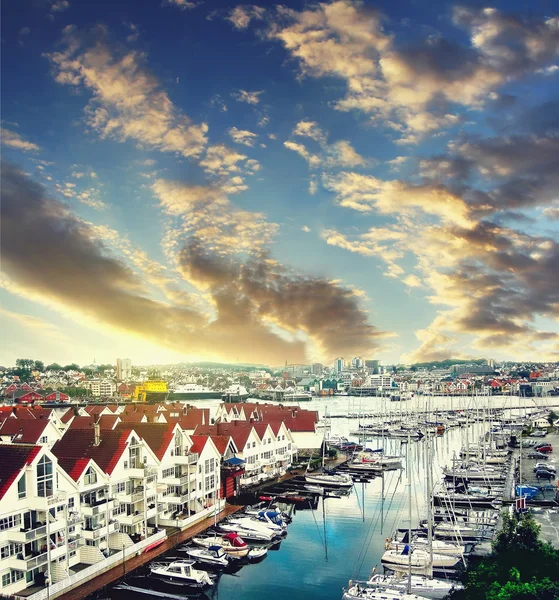 Stavanger baai bij zonsondergang, Noorwegen — Stockfoto