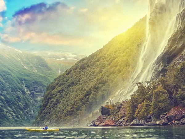 Kayak de mer au fjord de Norvège — Photo
