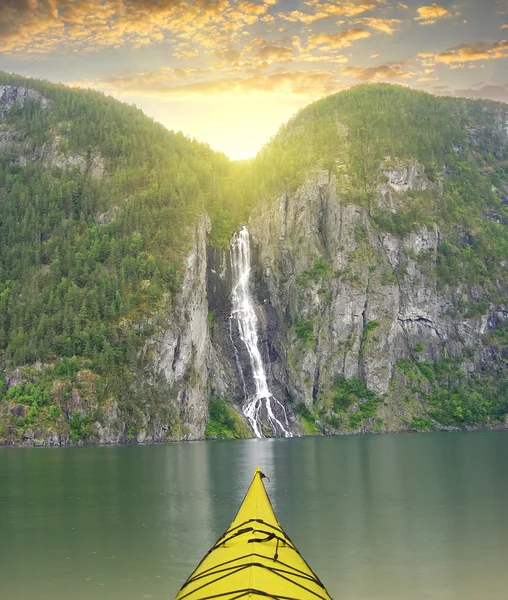 Kayak de mer au fjord de Norvège — Photo