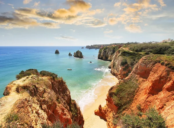 Rocky beach at sunset, Lagos, Portugal. Counter light — Stock Photo, Image