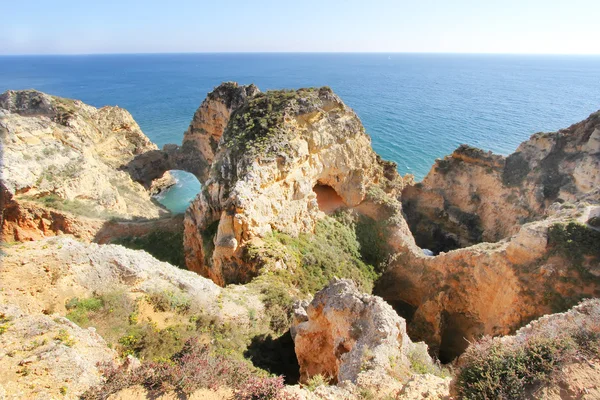 Rocky beach at sunset, Lagos, Portugal. Counter light — Stock Photo, Image