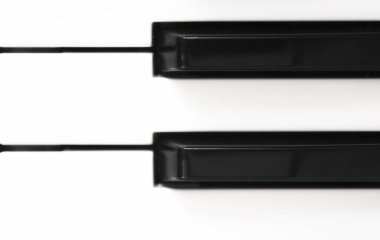 Piyano tuşları siyah ve beyaz görüntü. Eski tarz arkaplan