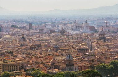Gün batımında İtalya, Roma 'daki St. Peter Katedrali' nin havadan görüntüsü. Karşı ışık atışı. İş, Aşk ve Seyahat Konsepti