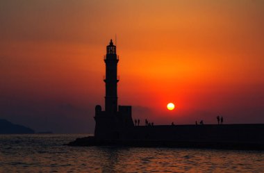 Girit, Yunanistan 'da yaz günbatımında Chania Feneri