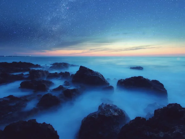 Magische Nacht Der Küste Große Felsen Und Meer Auf Lange — Stockfoto