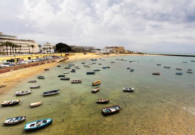 Güneşin doğuşunu, Cadiz Caleta Beach, küçük tekne
