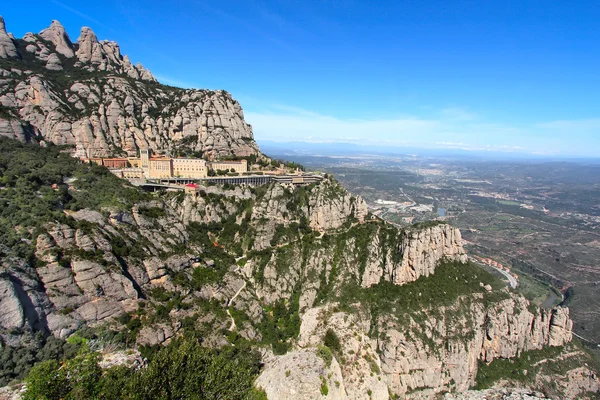 バルセロナ、カタルーニャ、スペインの近くの山で高いモンセラット修道院 — ストック写真