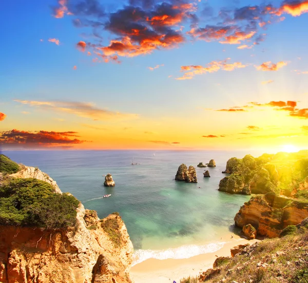 Rocky beach at sunset, Lagos, Portugal. Counter light. Travel and business background — Stock Photo, Image