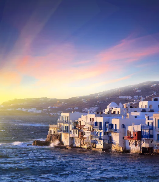 Pequena Veneza colorida da ilha de Mykonos ao pôr do sol, Grécia Fotografia De Stock