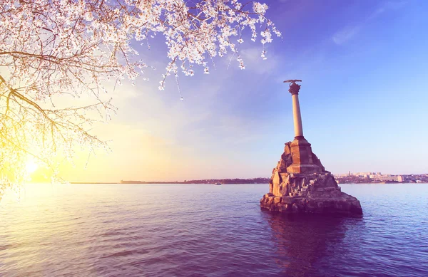 Monumento alle navi affondate a primavera Simbolo di Sebastopo Fotografia Stock