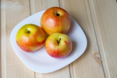 Elma vitamin zengindir