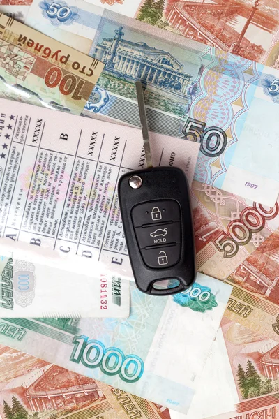 Dokumente Autoschlüssel und Geld und Führerschein — Stockfoto