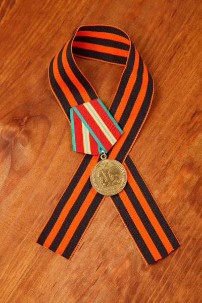 Medaille "70 Jahre sowjetische Streitkräfte" und Georges Schleife — Stockfoto