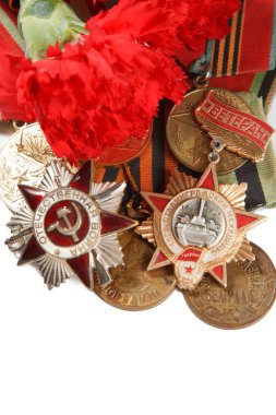 Zafer 1945 sembollerin. St. George's şerit beyaz arka plan üzerinde izole Vatanseverlik Savaşı sırasını. açıklayıcı yazı işleri.