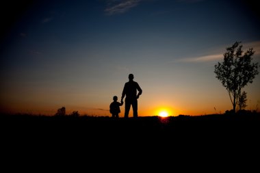 Baba ve oğul gelecek, siluet kavramı için arıyorsunuz