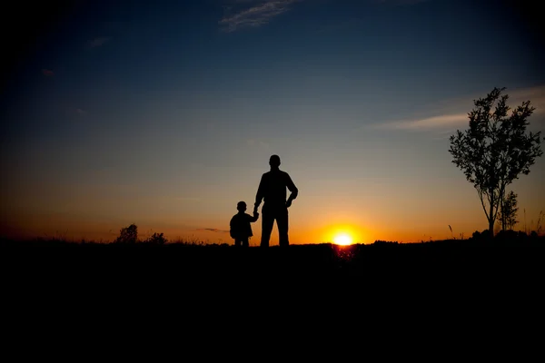 Father and son looking for future, silhouette concept — Stock Photo, Image