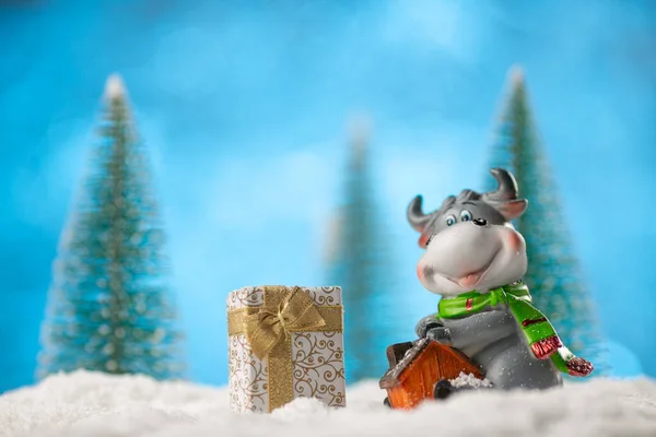 Tło Boże Narodzenie Choinkami Bykiem Zabawki Prezent Śniegu Krowa Jako Zdjęcia Stockowe bez tantiem
